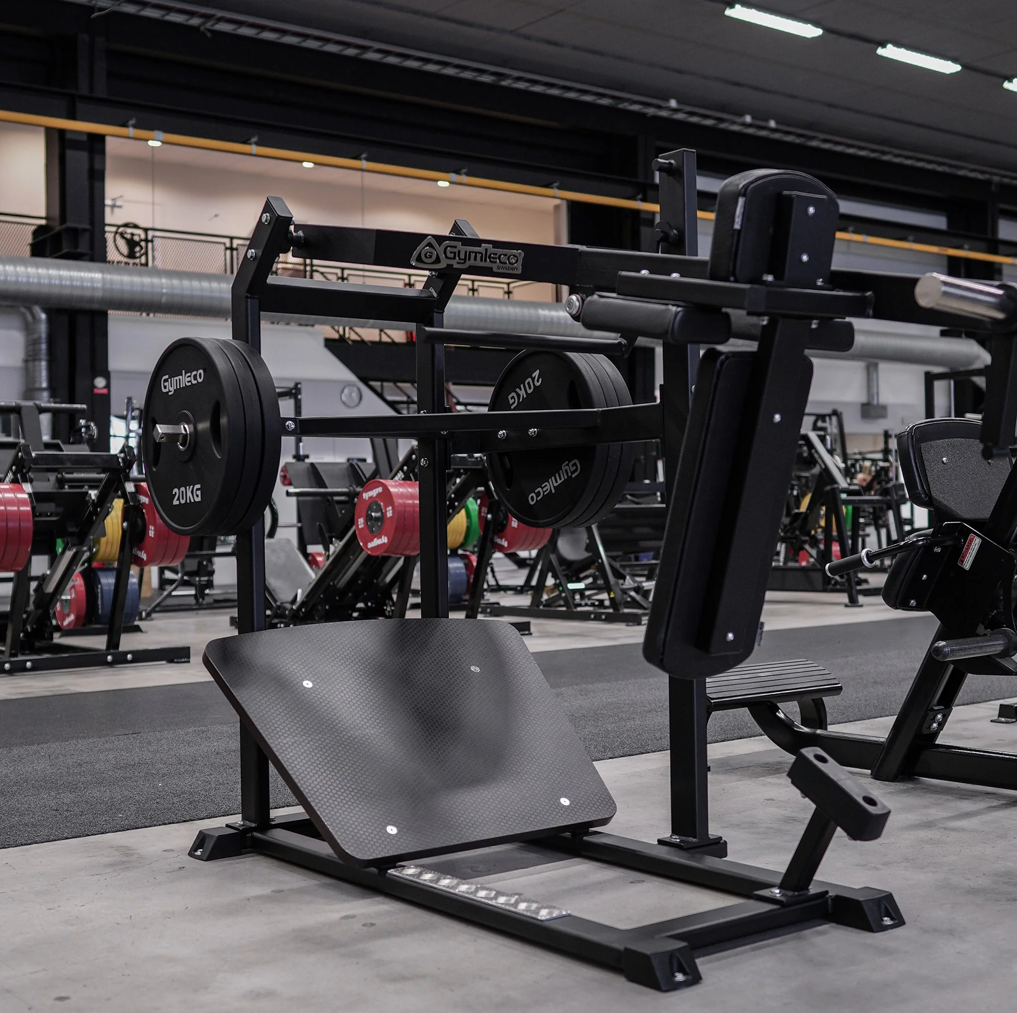 Image of a pendulum squat a machine for building leg muscles